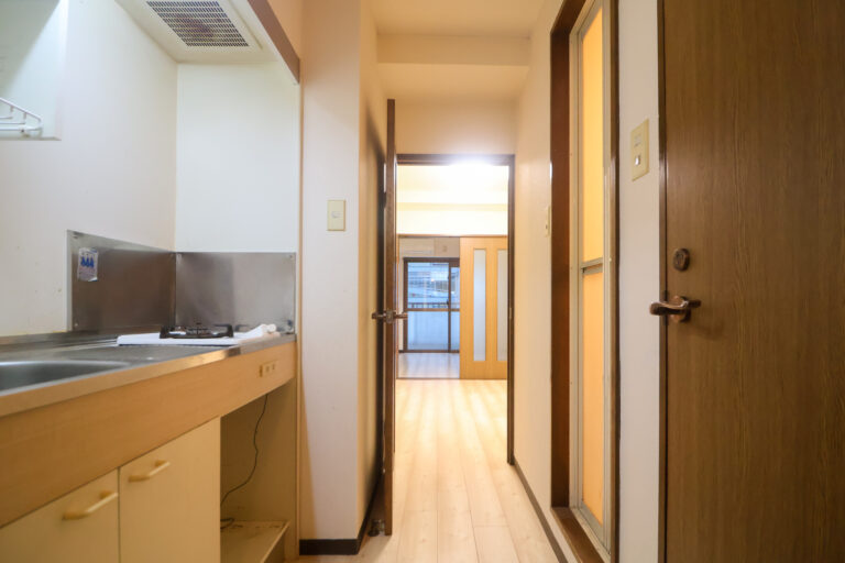 クセだけじゃない。ぎゅっと寄り添う静かなあたたかさを持ち合わせた、デキる駅近2K空いてます。