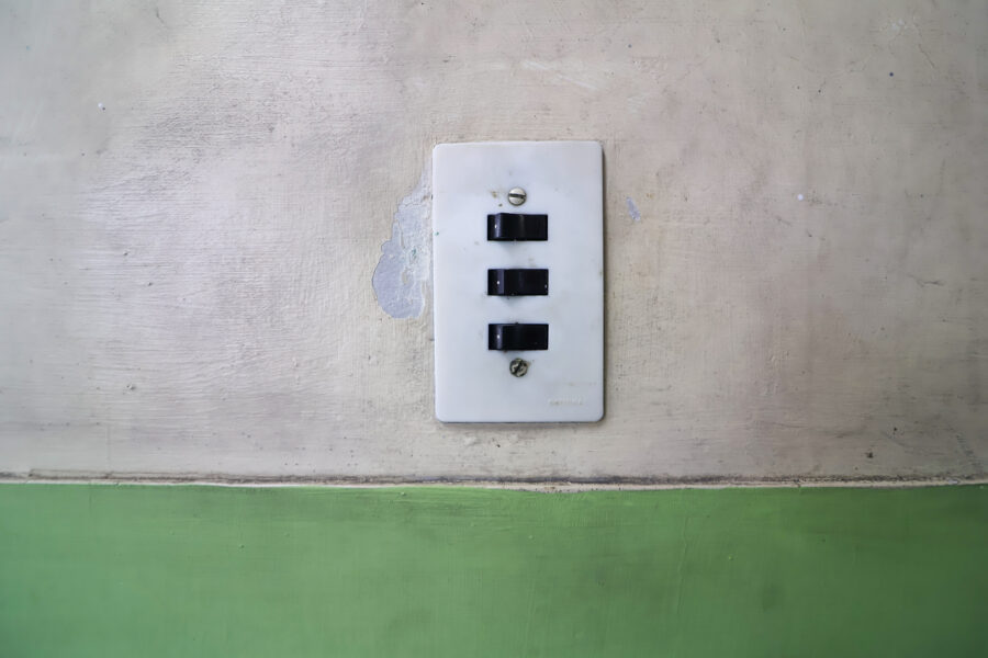 こっそりひっそり。築６１年、まるで探偵事務所なレトロ空間。